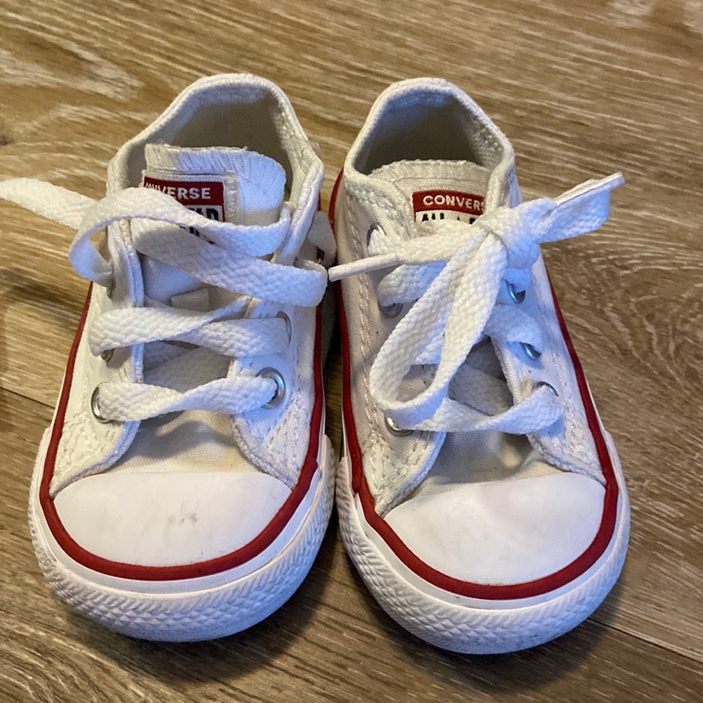 CONVERSE red white and blue toddler shoes. Size 4